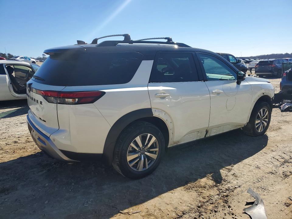 2022 Nissan Pathfinder sl