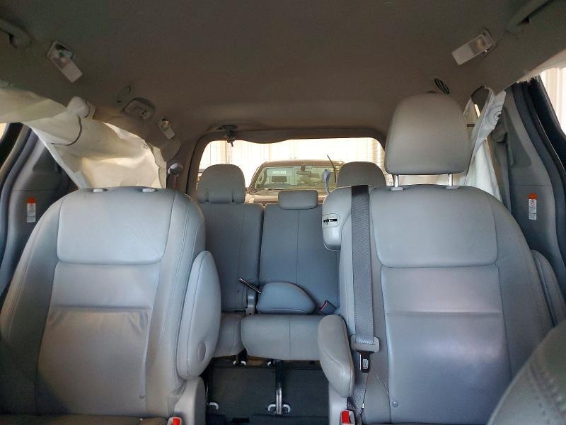 2017 Toyota Sienna xle 8-passenger
