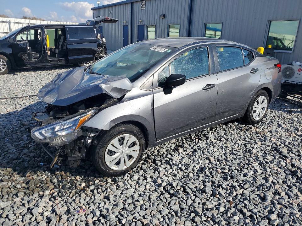 2025 Nissan Versa s