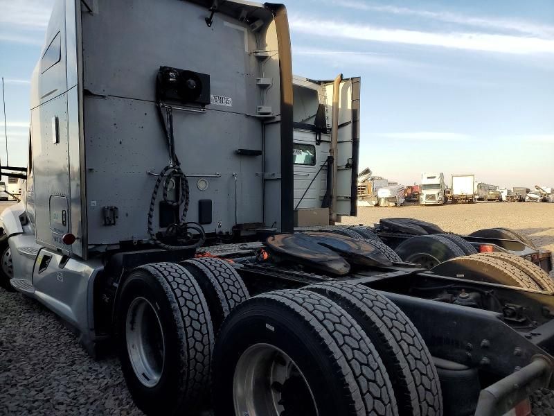 2020 Kenworth Construction T680