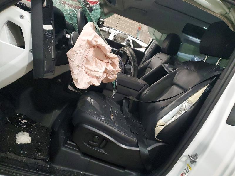 2023 Land Rover Defender 90 s