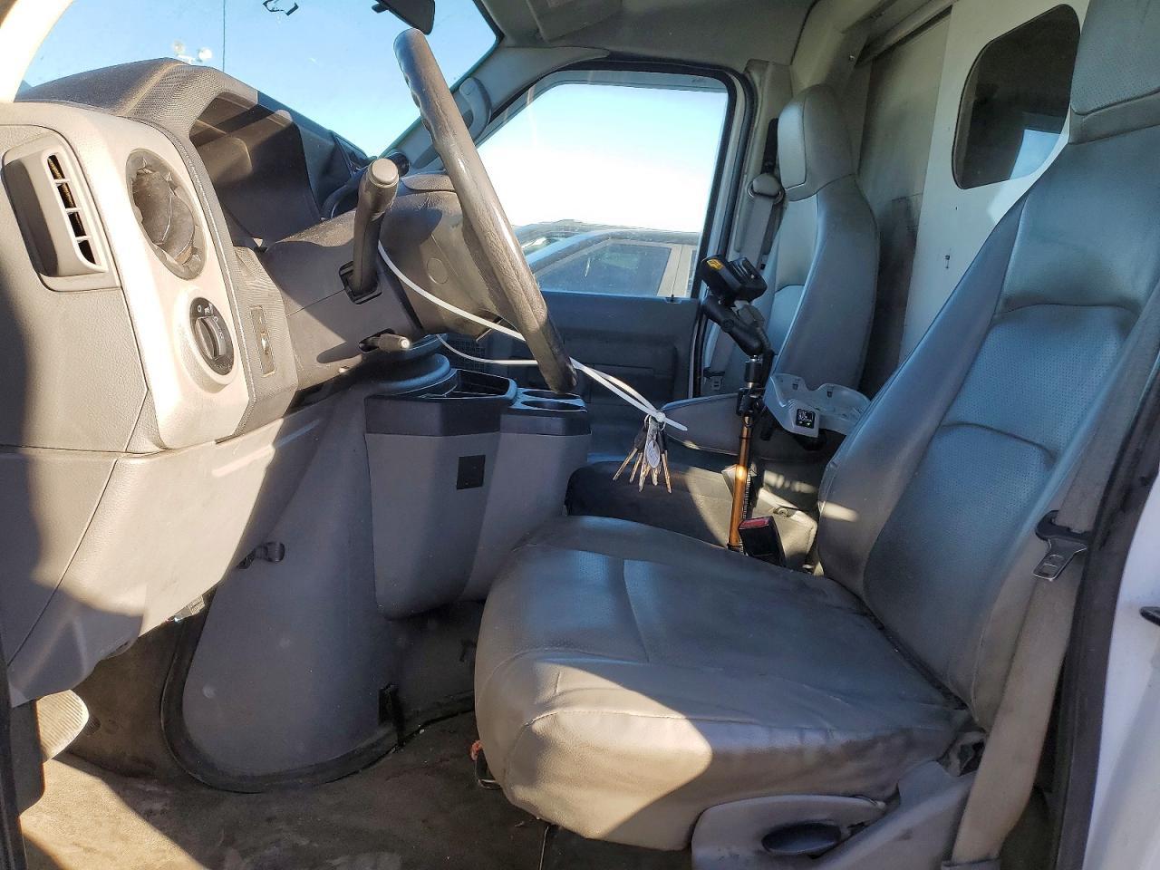 2014 Ford E350 Utility / Service Truck
