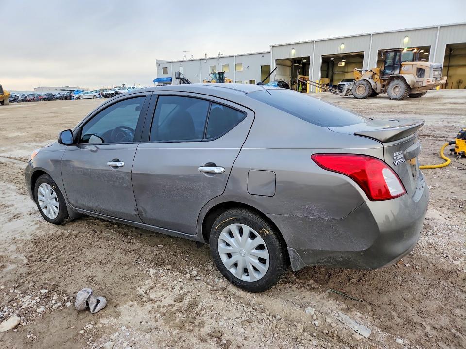 2013 Nissan Versa 1.6 s