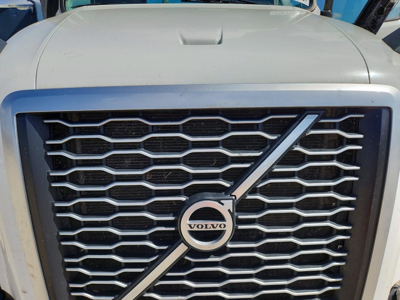 2025 Volvo VN VNL-Semi Truck