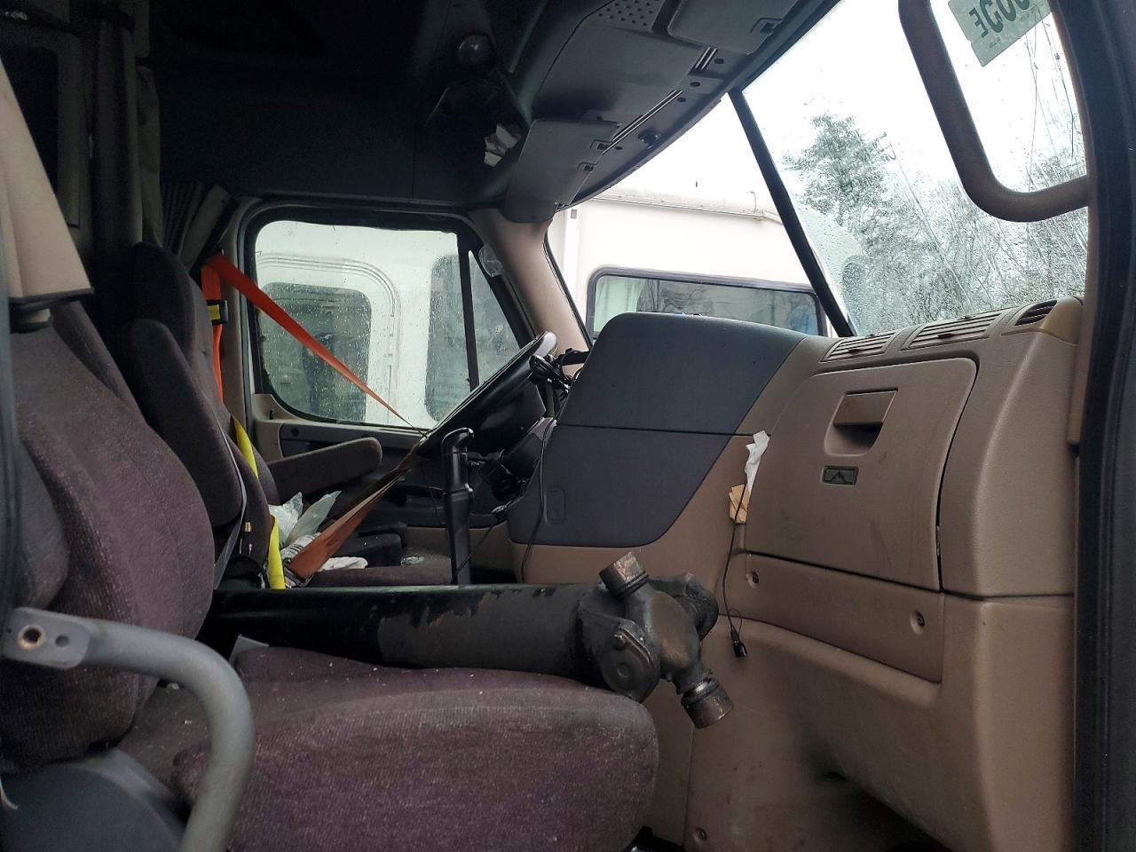2012 Freigliner 2012 Freightliner Cascadia 1-Semi Truck