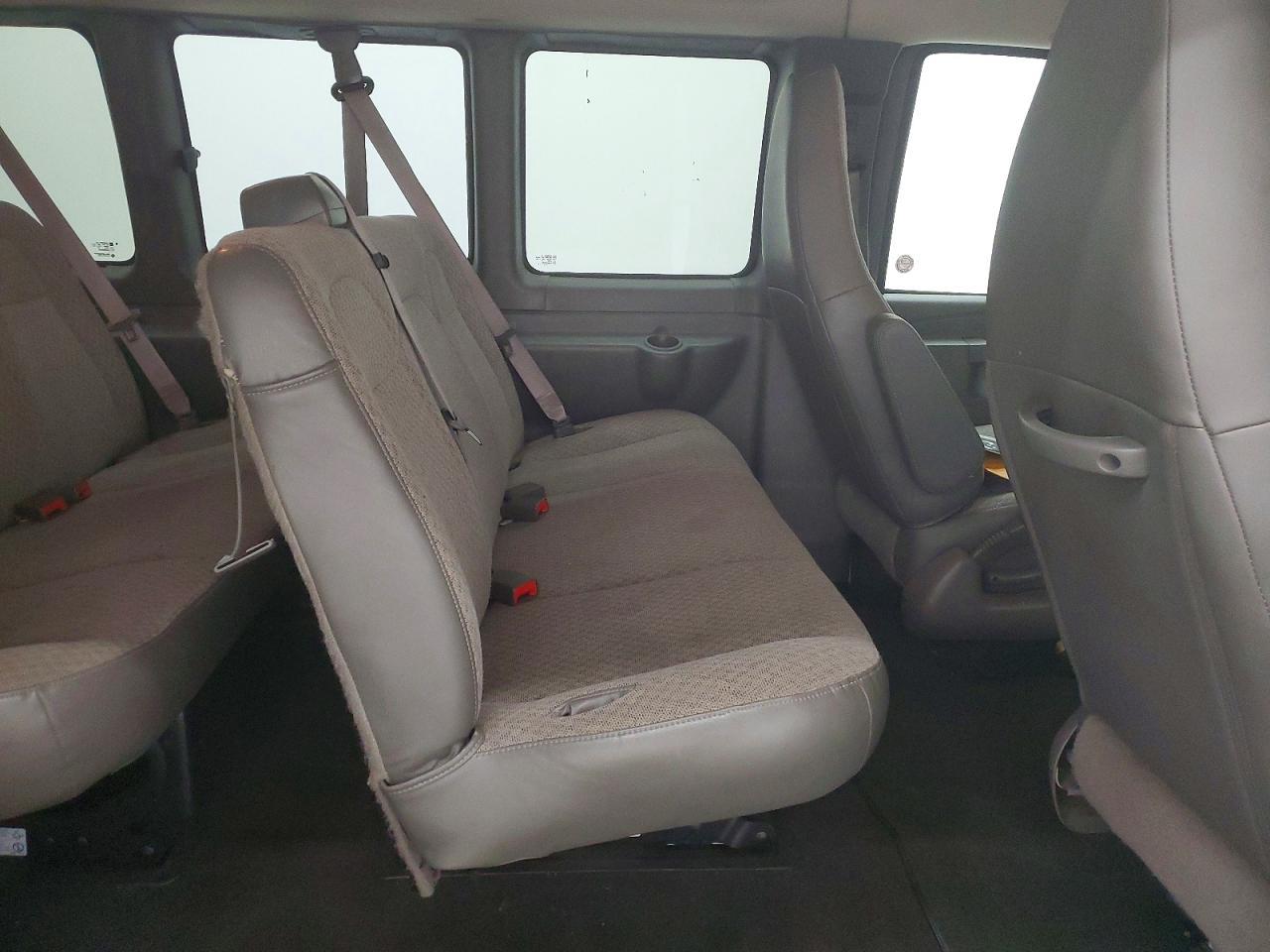 2025 GMC Savana G3500 LT