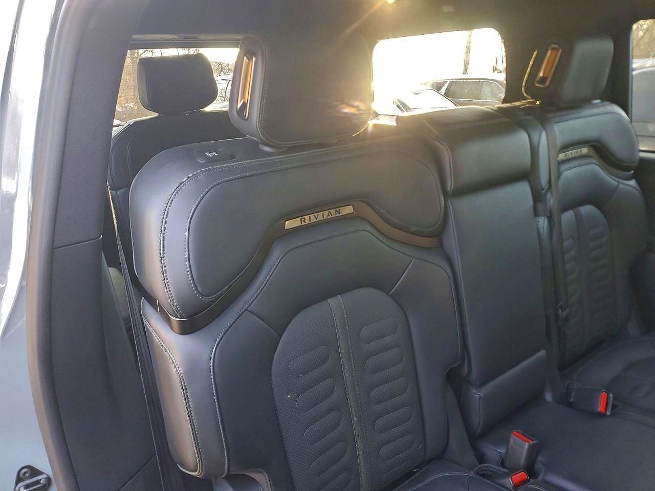 2025 Rivian R1S Adventure