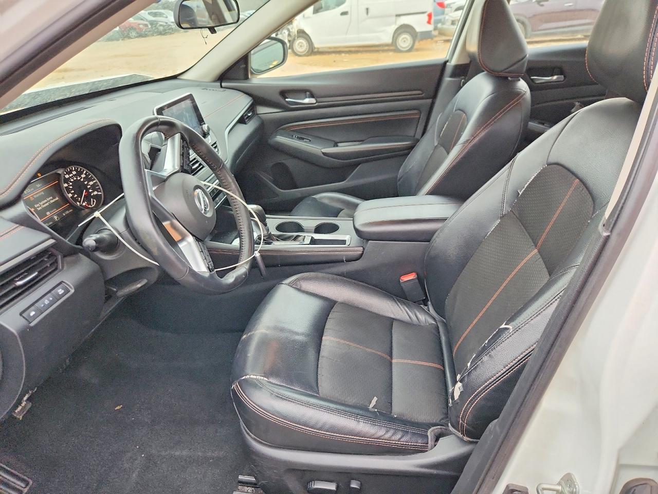 2020 Niss Altima sr