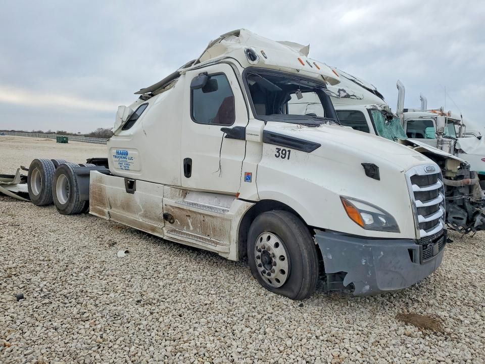 2020 Freightliner Cascadia 126