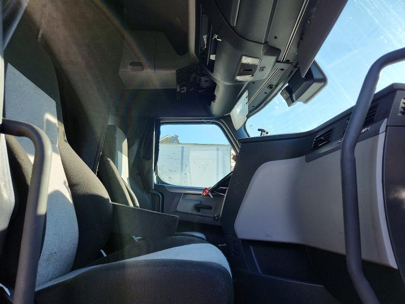 2020 Freigliner 2020 Freightliner Cascadia 126 Semi Truck