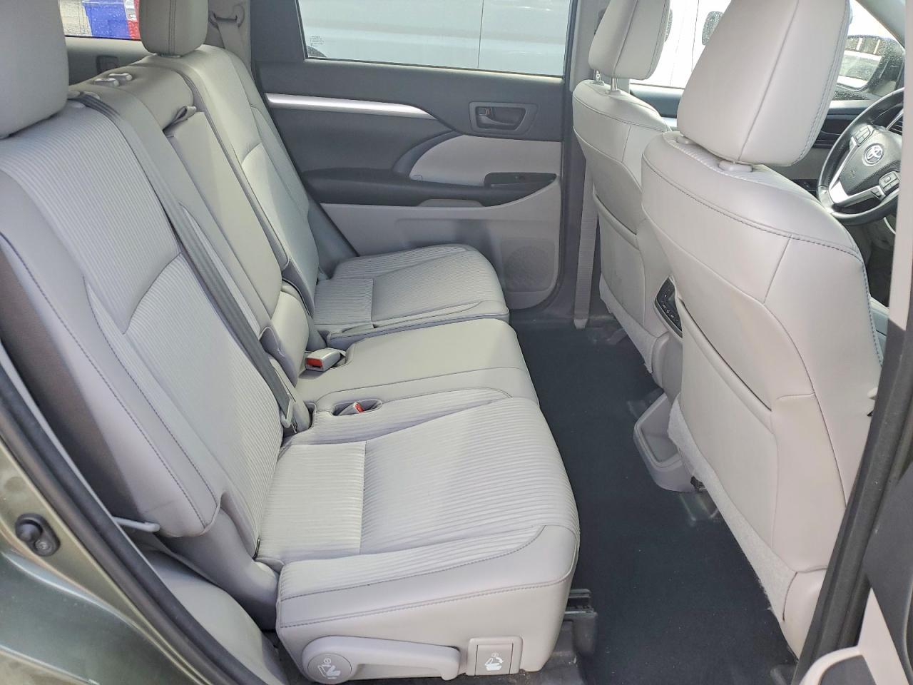 2017 Toyota Highlander le