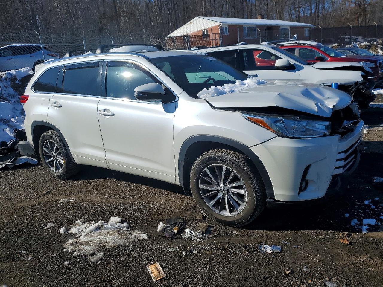 2018 Toyota Highlander se