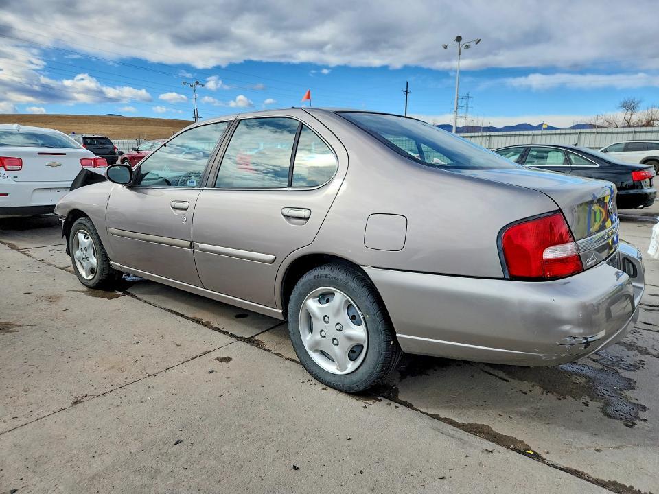 2000 Nissan Altima xe