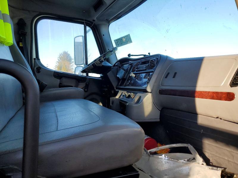 2012 Freightliner Business Class M2 box Truck