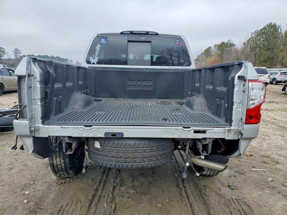 2018 Nissan Titan sv
