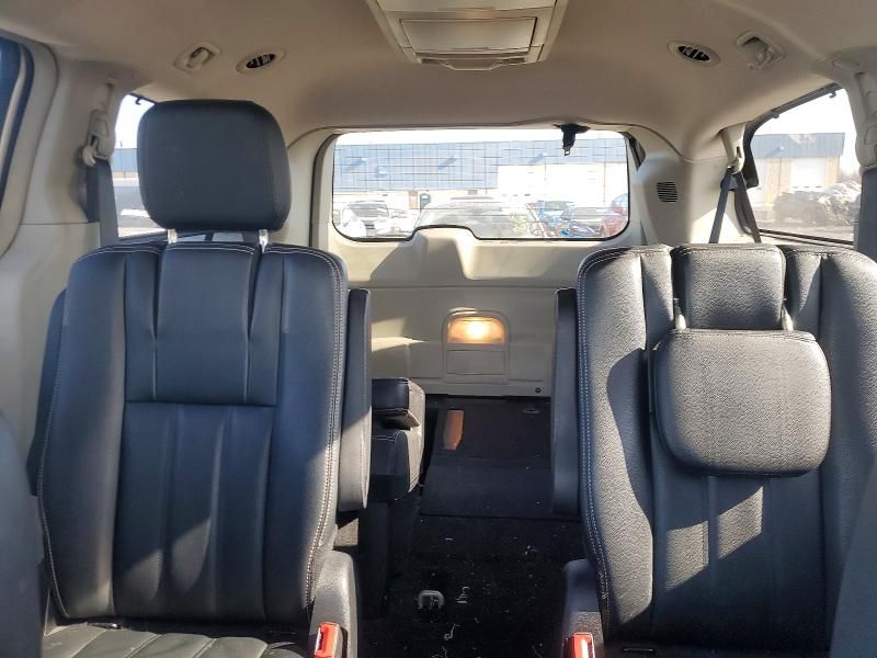 2016 Chrysler Town & Country Touring