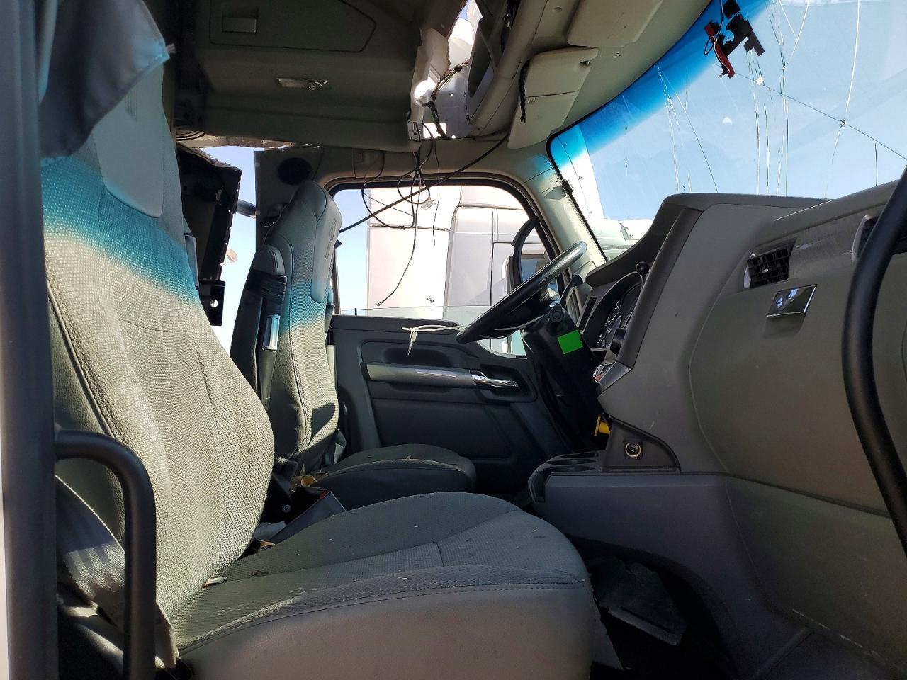 2019 Kenworth T680 Semi Truck