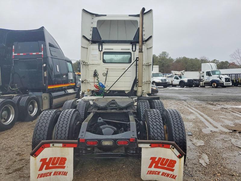 2013 Volvo Vnl Semi Truck