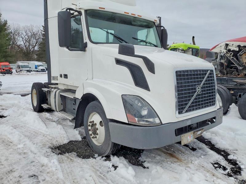 2018 Volvo VNL Semi Truck