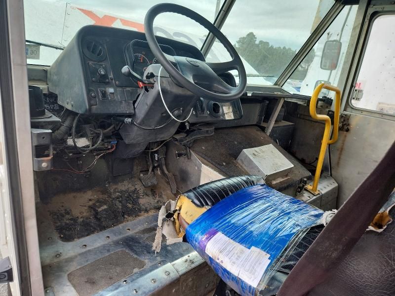 2018 Freigliner 2018 Freightliner Mt45g Chassis Delivery Truck