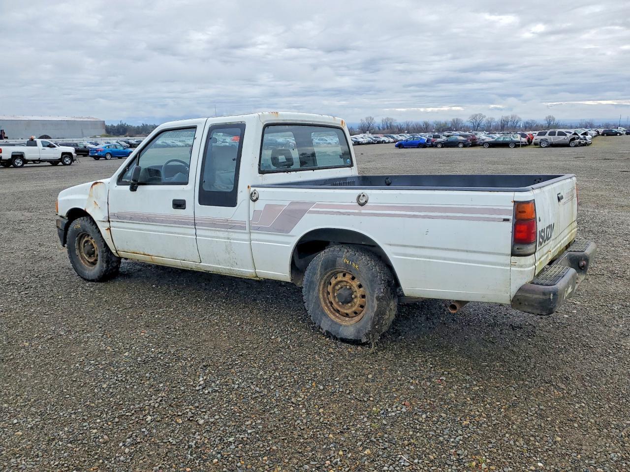 1990 Isuzu Conventional Space cab