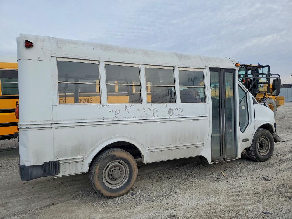 2001 GMC Savana Cutaway G3500