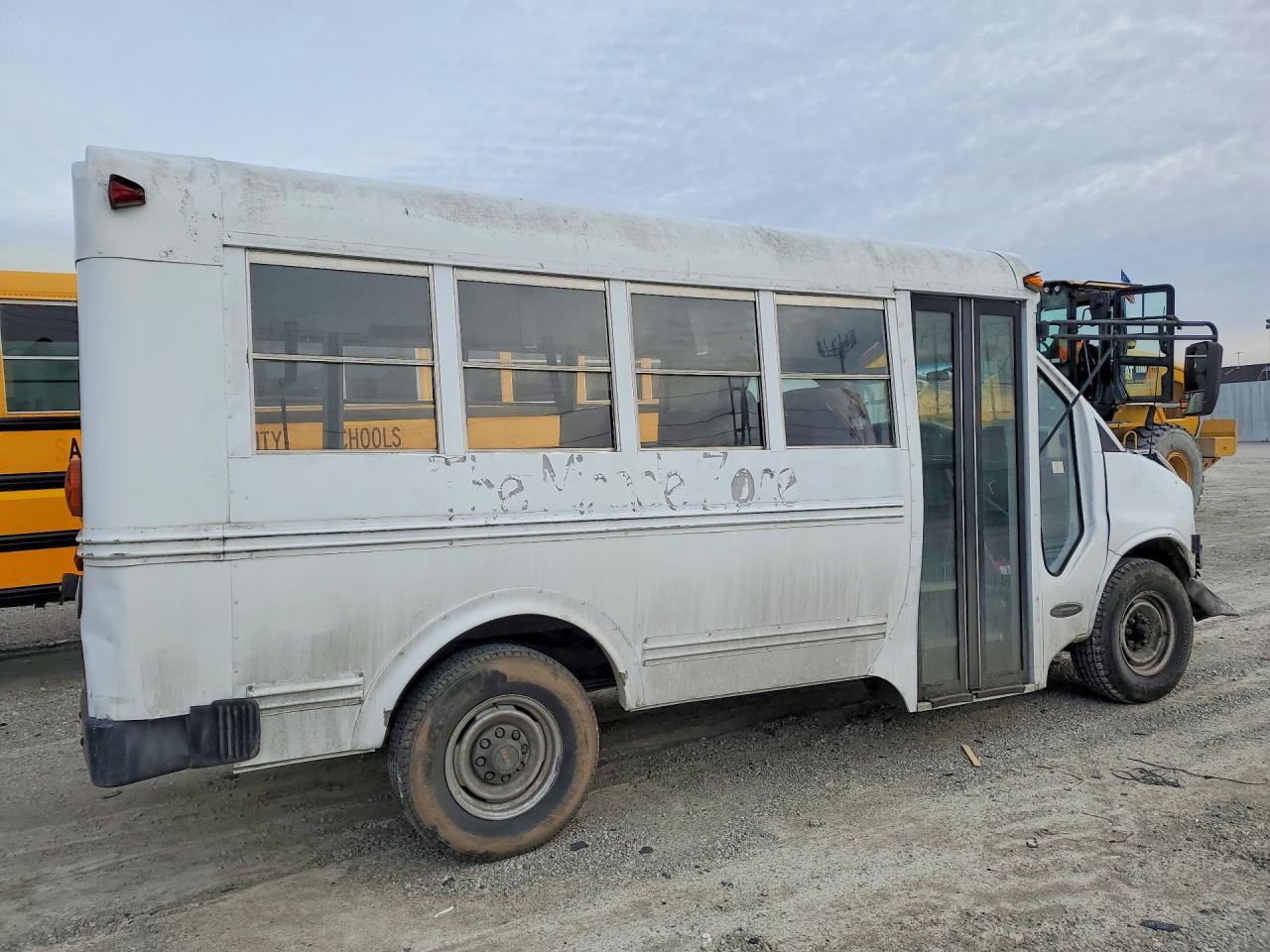 2001 GMC Savana Cutaway G3500