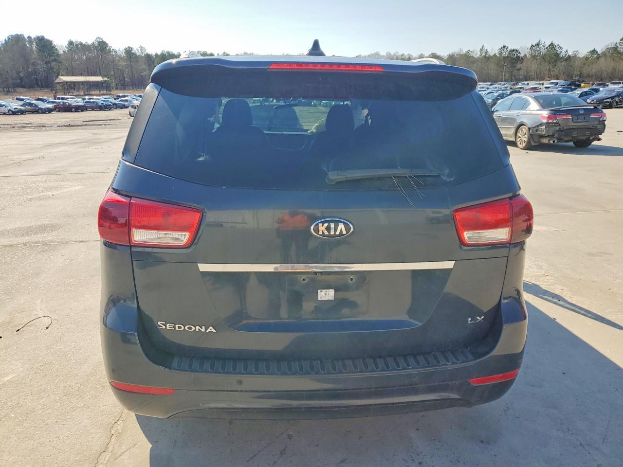 2017 KIA Sedona lx