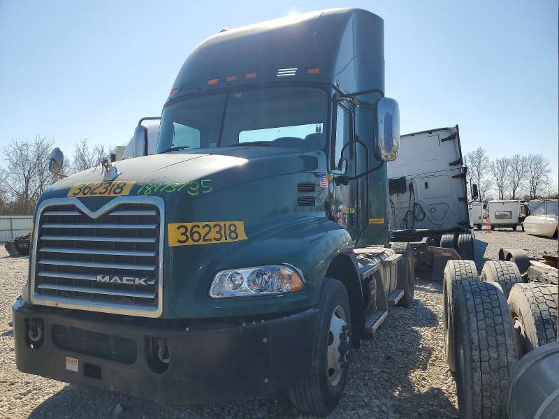2017 Mack CXU612 Semi Truck