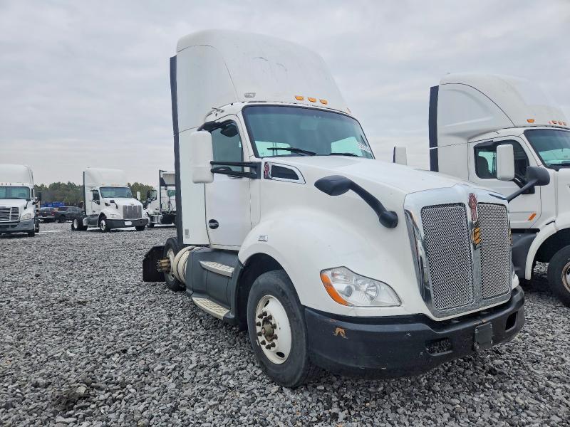 2016 Kenworth T680 Semi Truck