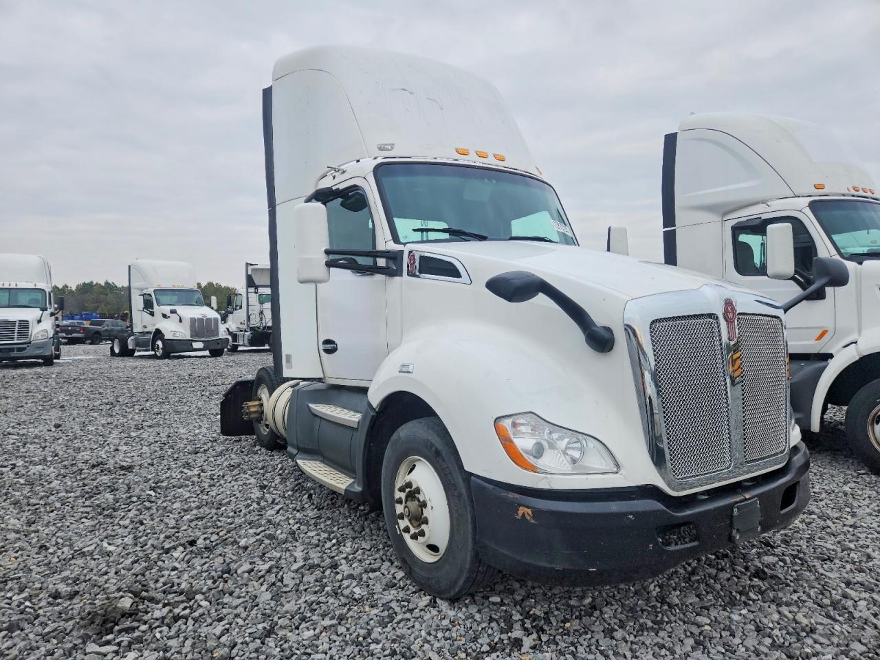 2016 Kenworth T680 Semi Truck