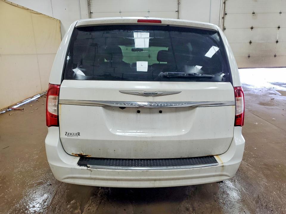 2016 Chrysler Town & Country Touring