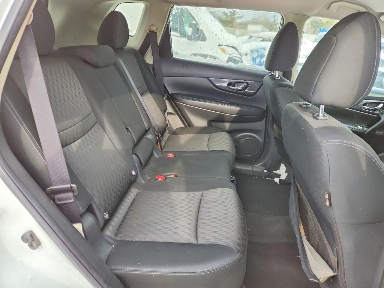 2017 Nissan Rogue sv