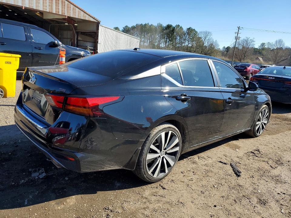 2022 Nissan Altima sr