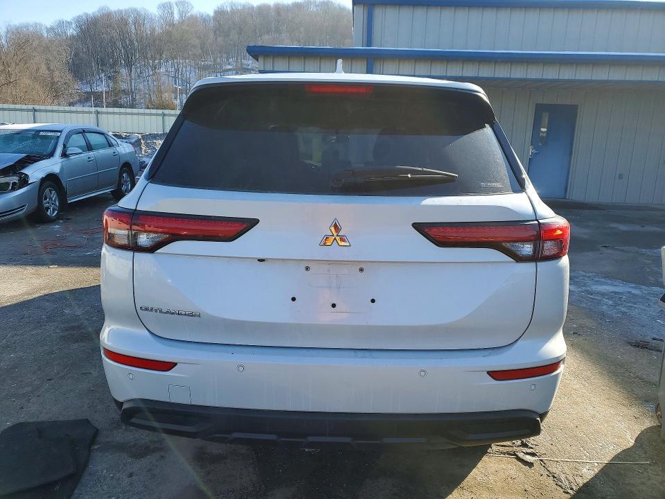 2022 Mitsubishi Outlander es