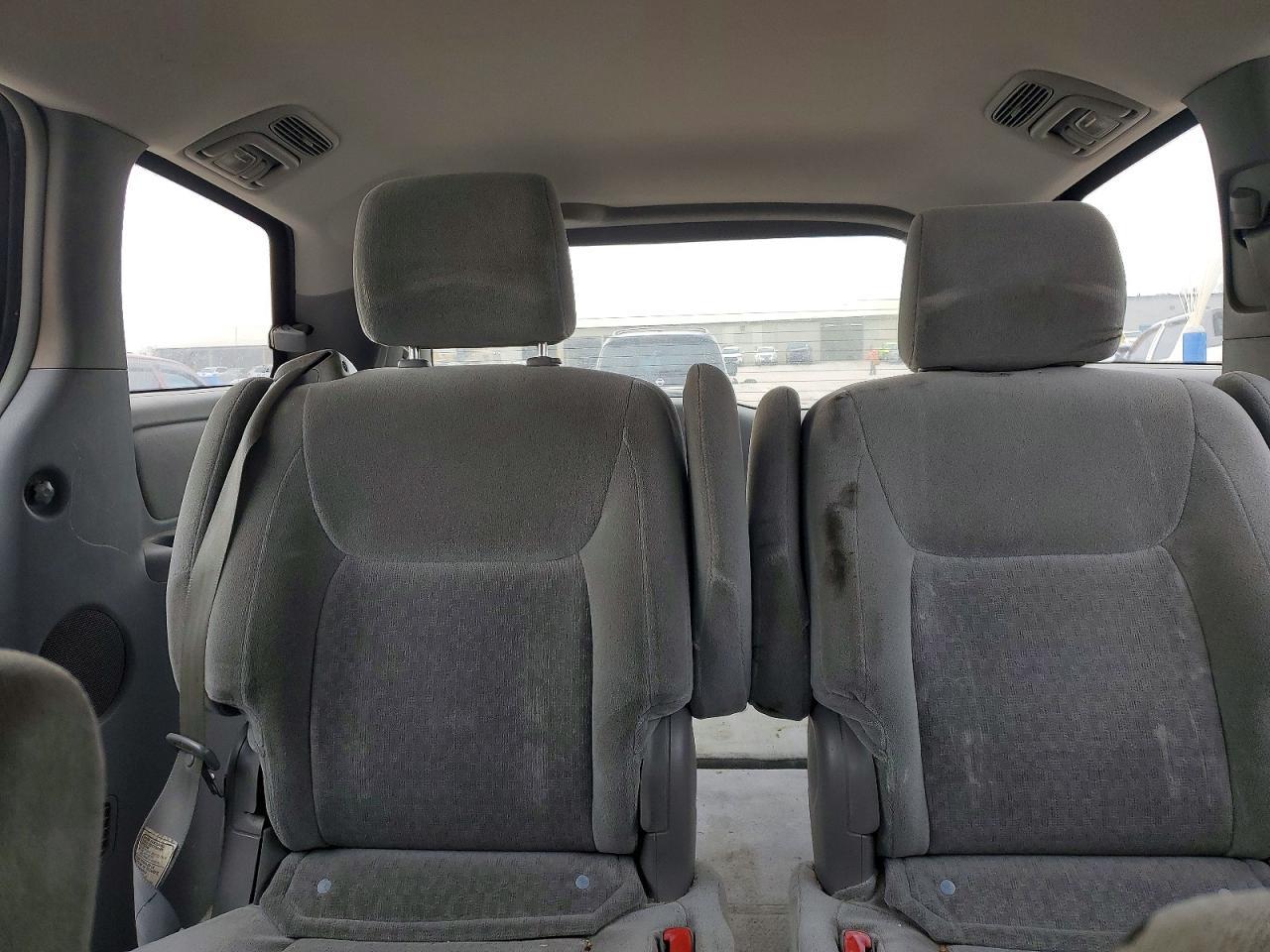 2005 Toyota Sienna ce