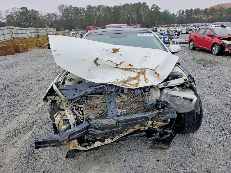 2016 KIA Cadenza Premium