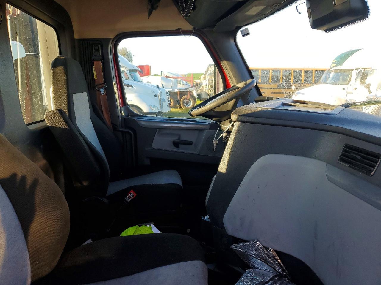 2020 Freigliner Cascadia 126