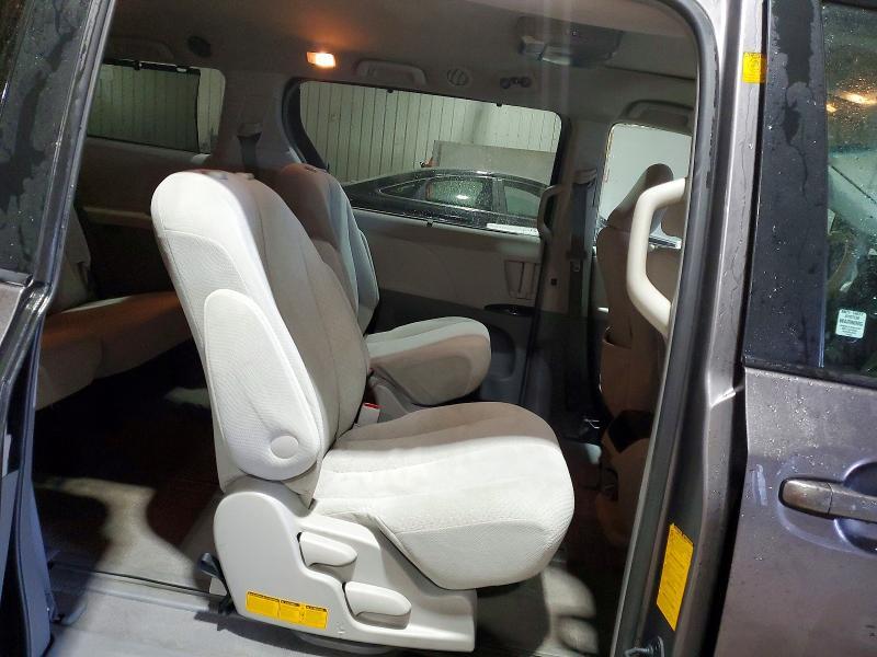 2011 Toyota Sienna le 7-passenger