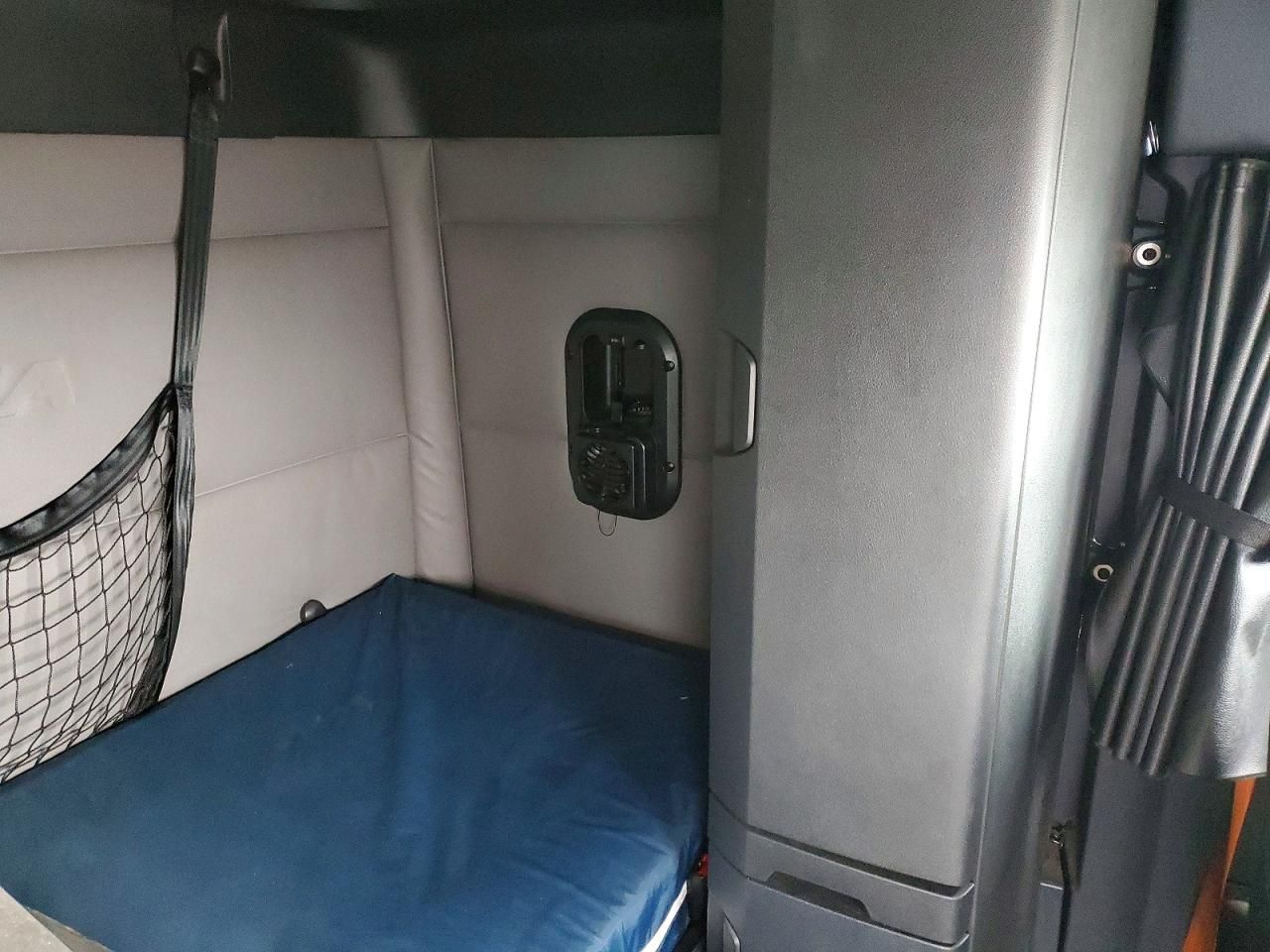 2019 Freightliner Cascadia 116 Semi Truck