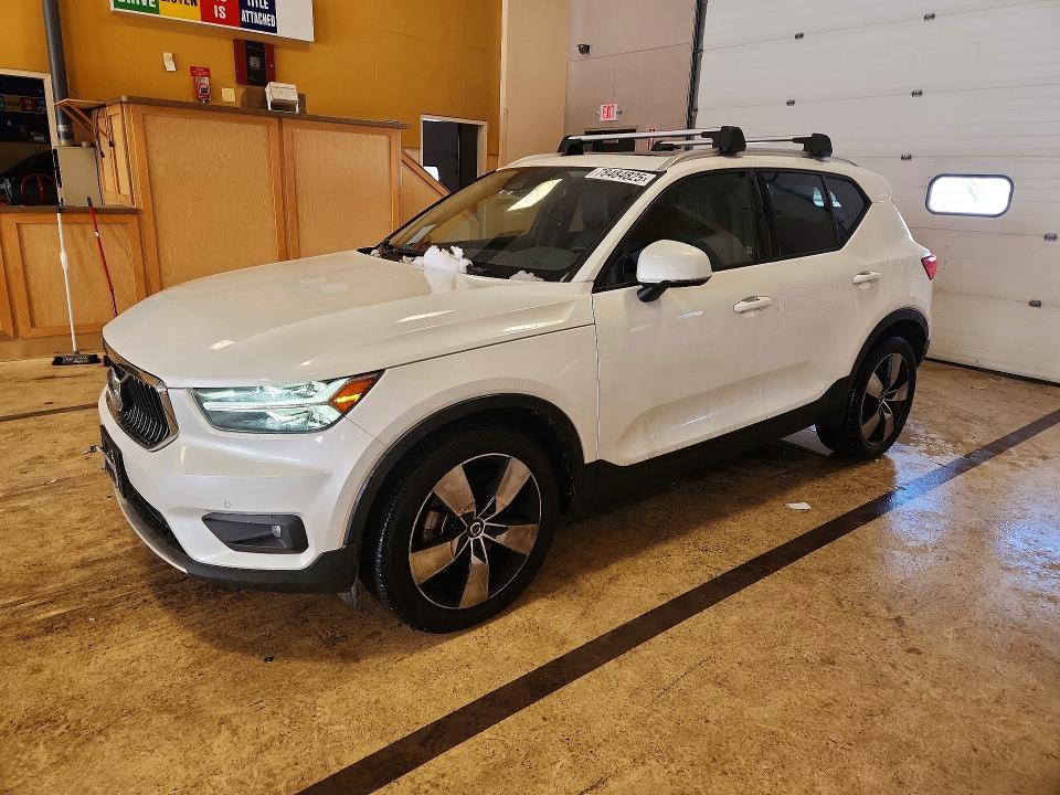 2021 Volvo Xc40 T5 Momentum