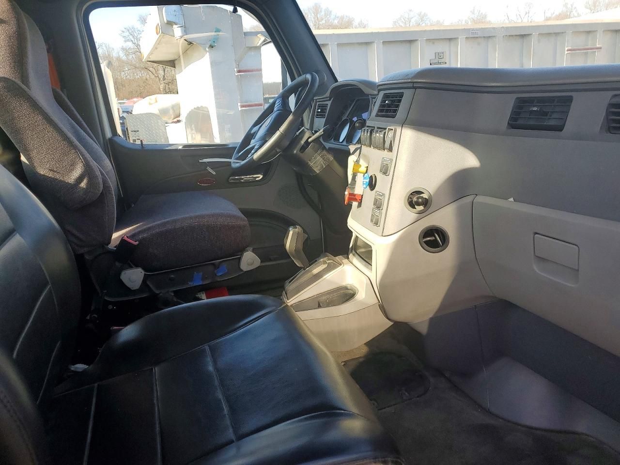 2017 Peterbilt 579 Semi Truck