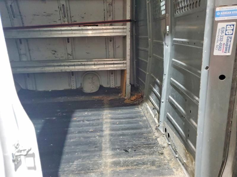 2015 GMC Savana G2500 Utility / Service Van