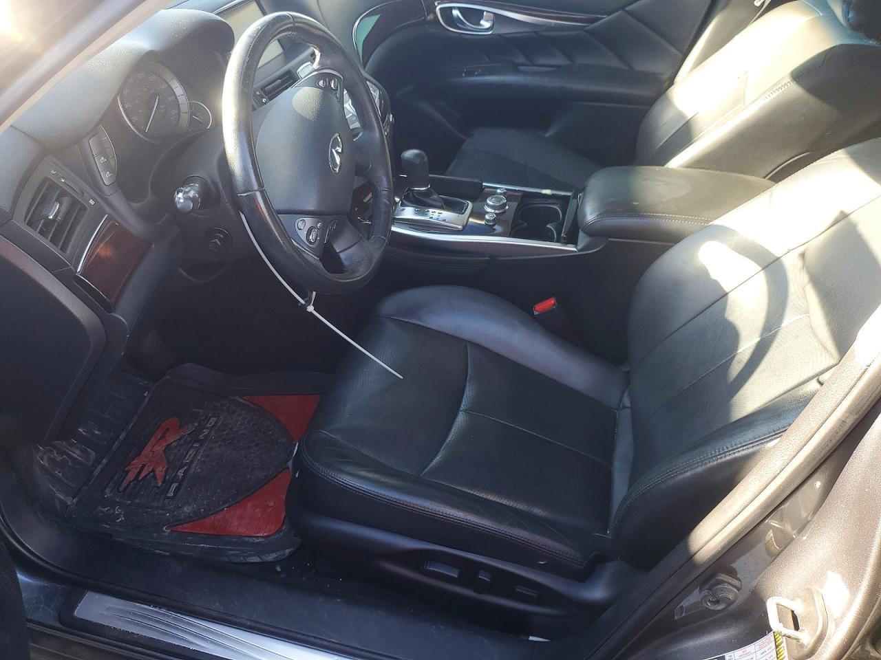 2017 Infiniti Q70 3.7