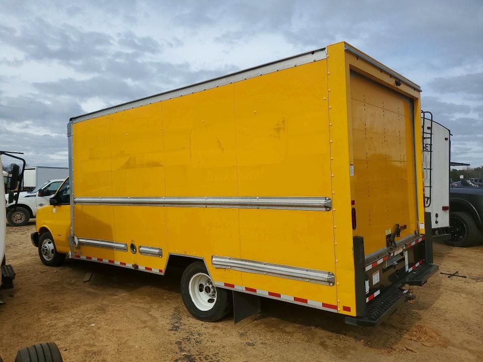 2023 GMC Savana box Truck