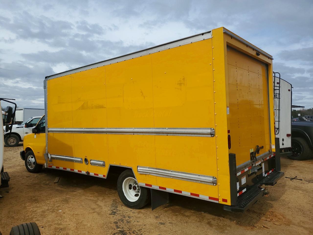 2023 GMC Savana BOX Truck