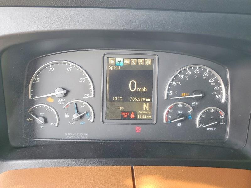 2018 Freigliner 2018 Freightliner Cascadia 126 Semi Truck