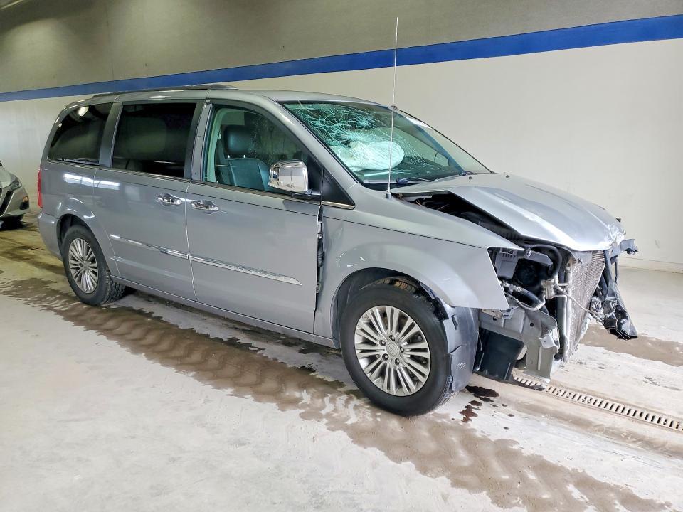 2015 Chrysler Town & Country Touring l