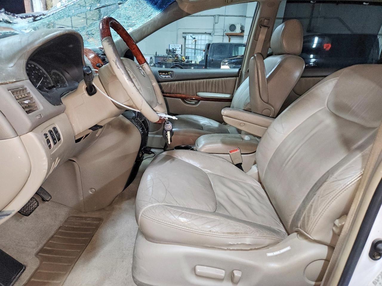 2004 Toyota Sienna xle Limited 7 Passenger