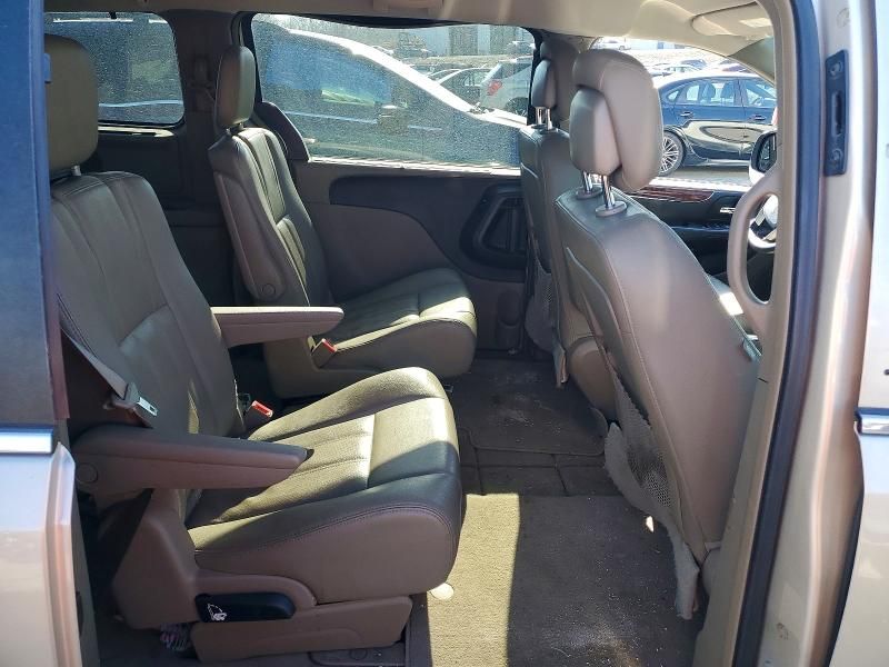 2015 Chrysler Town & Country Touring l